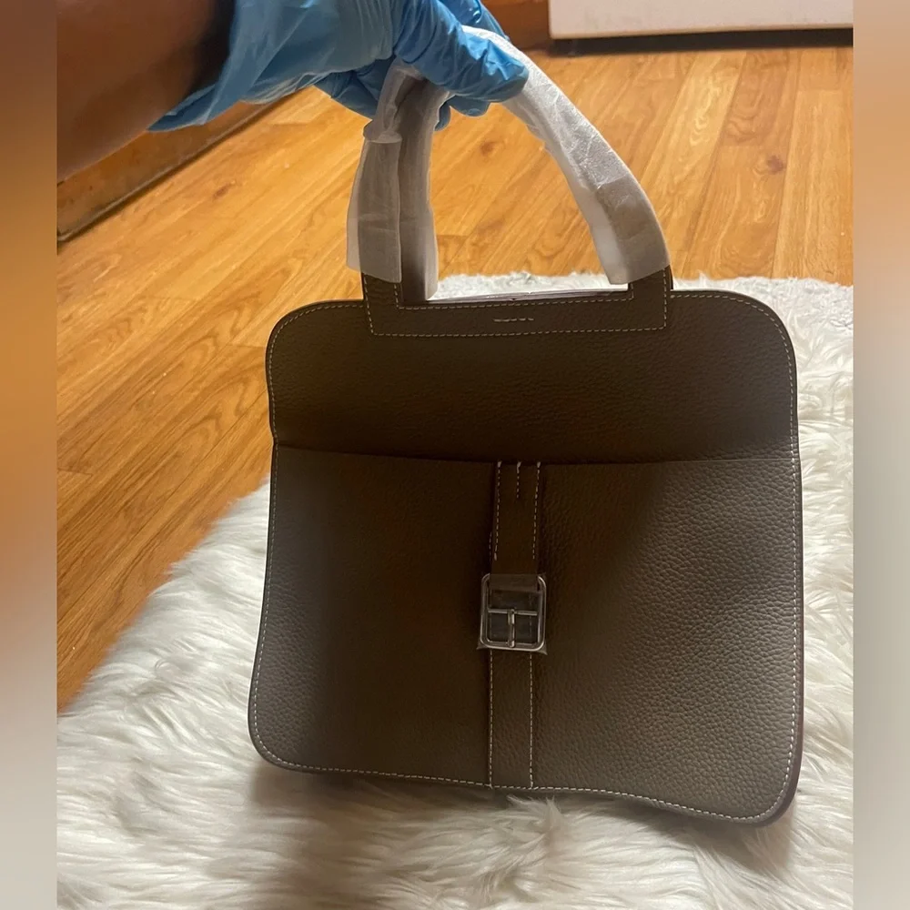 Etoupe Leather Hazlan style Crossbody  Bag - Picture 4 of 16